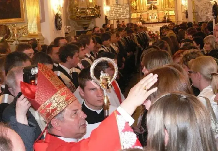 Czy ksiądz może nie dopuścić do bierzmowania? Sprawdź powody odmowy