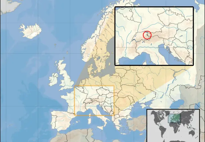 Mapa Europy z zaznaczonym Liechtensteinem. Gdzie leży Liechtenstein? W Alpach, między Szwajcarią a Austrią, co pokazuje zbliżenie.