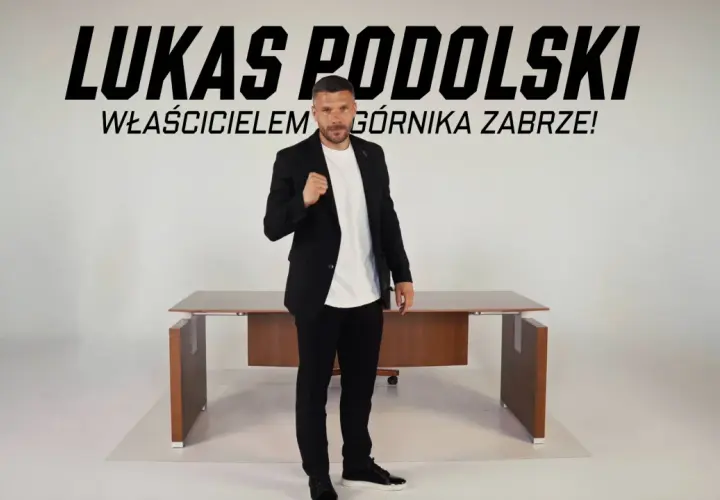 Łukasz Podolski, właściciel Górnika Zabrze, w garniturze. Plotki transferowe w klubie nabierają tempa.