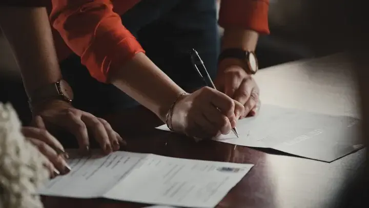 Czy pracownik zakładu ubezpieczeń musi przechodzić szkolenie zawodowe?