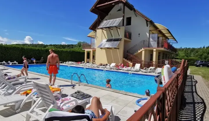 Noclegi nad morzem 2026: Jak znaleźć idealne miejsce i zaoszczędzić?