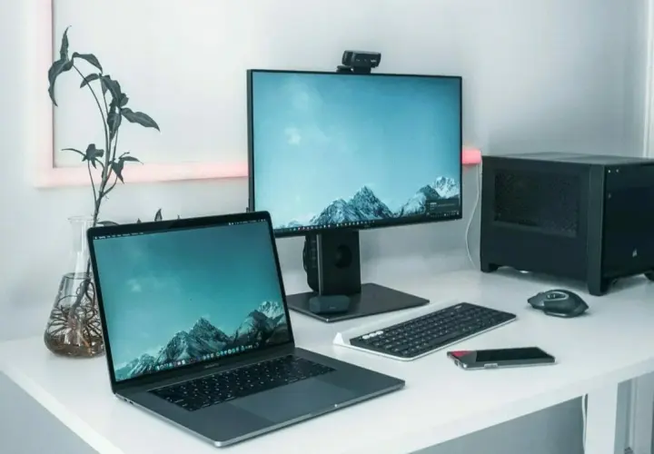 Jak przełączyć ekran z laptopa na monitor - łatwe kroki i porady