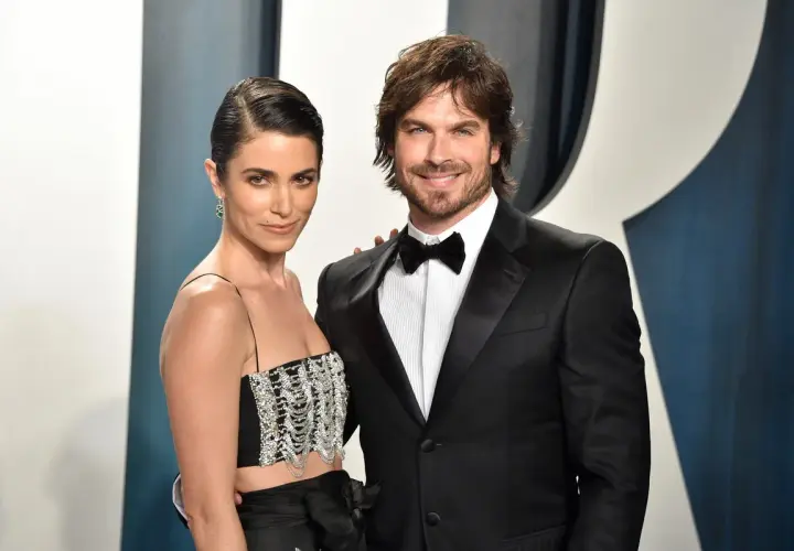 Para Ian Somerhalder dzieci, jego żona Nikki Reed wygląda olśniewająco w czarnej, błyszczącej kreacji.