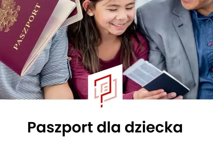 Rodzina z paszportami, dziecko uśmiechnięte.