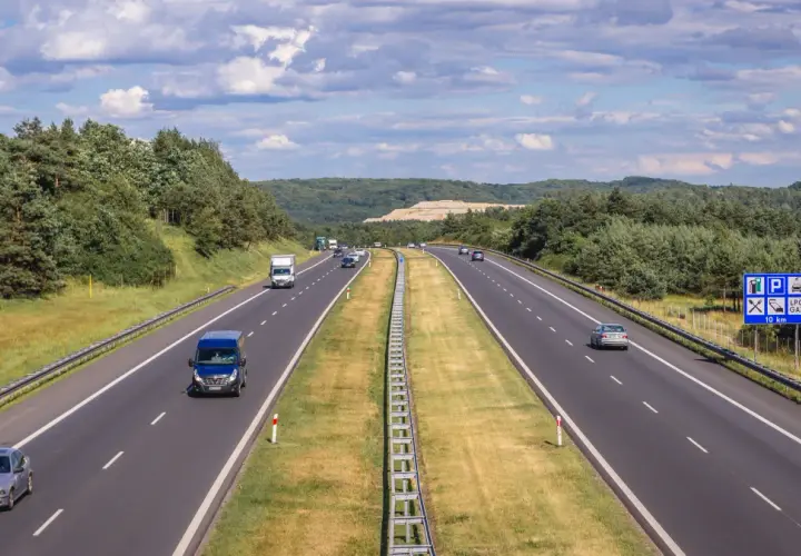 Kiedy zakazy dla ciężarówek? Uniknij mandatów i planuj podróż mądrze