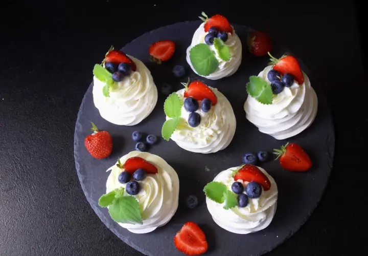 Mini pavlova i jej cena! Pyszny smak, który zaskoczy Twoje zmysły