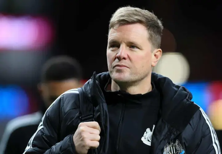 Eddie Howe, menedżer Newcastle, analizuje potencjalne newcastle transfery, przygotowując drużynę do kolejnych wyzwań.