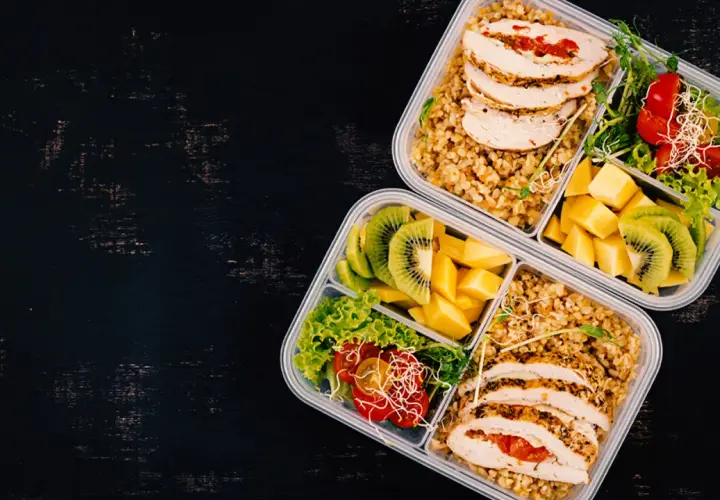 Jedz catering jak ekspert: Dieta pudełkowa i savoir-vivre