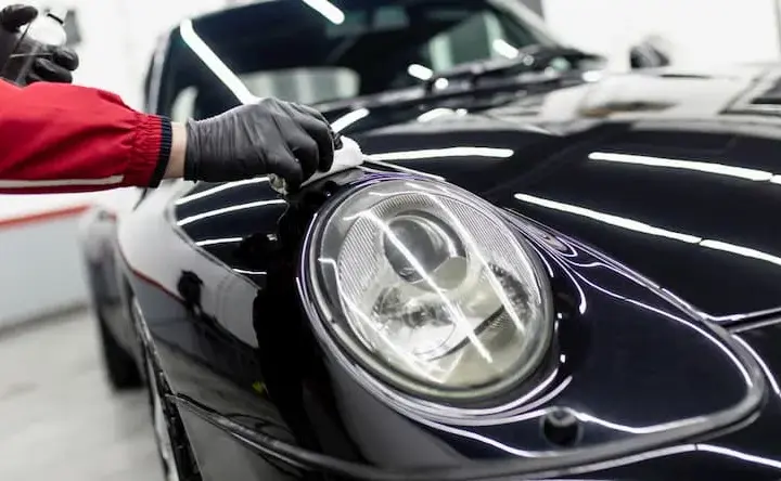 Czym woskować czarne auto, aby uzyskać idealny połysk i ochronę?