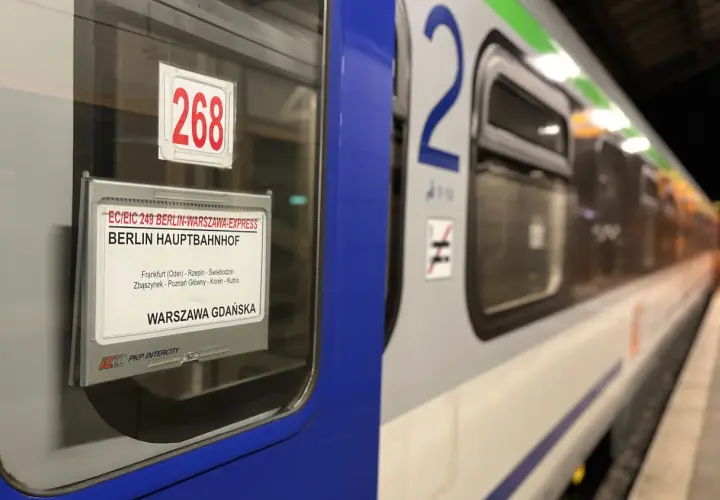 EC/EIC 249 Berlin-Warszawa-Express, czyli pociąg co to znaczy? To podróż z Berlina do Warszawy przez wiele miast.