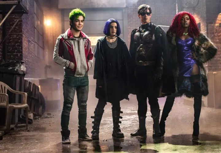 I quattro protagonisti di Titans, in una scena che anticipa la loro recensione.