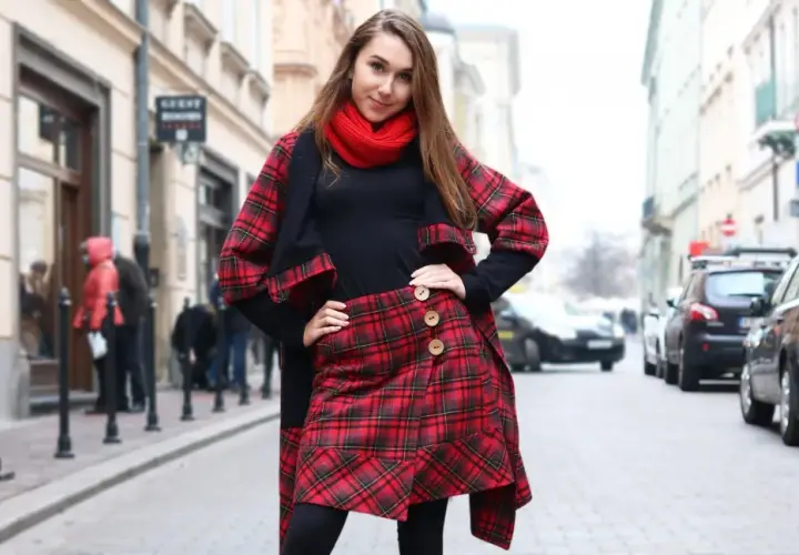 Jak dobrać idealną bluzkę do spódnicy w kratkę i uniknąć modowych błędów