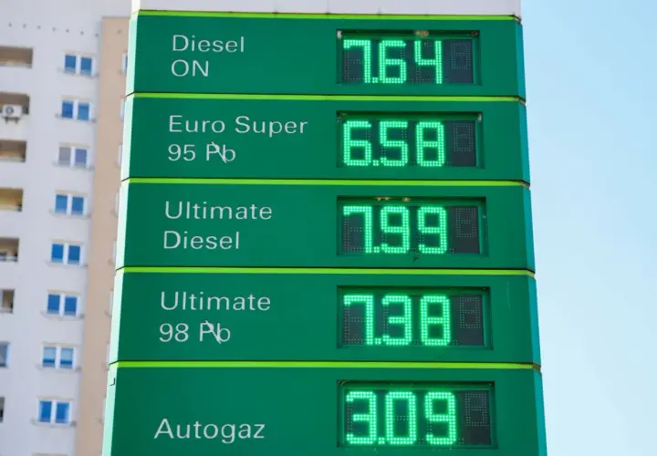 Ceny paliw na stacji: Diesel ON 7.64, Euro Super 95 Pb 6.58. Zastanawiasz się, dlaczego olej napędowy jest droższy niż benzyna?
