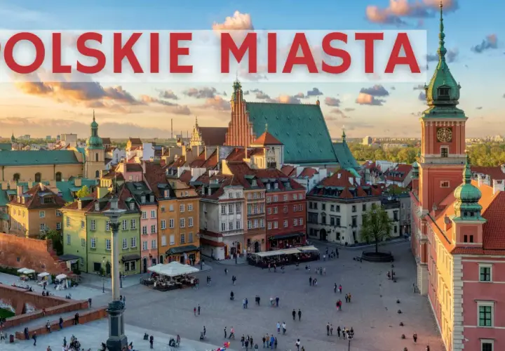 Widok na Rynek Starego Miasta w Warszawie, jeden z wielu pięknych polskich miast, z Zamkiem Królewskim i kolorowymi kamienicami.
