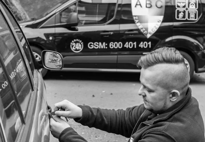 Zatrzaśnięte kluczyki? Otwórz auto bez kluczyka! Poradnik eksperta