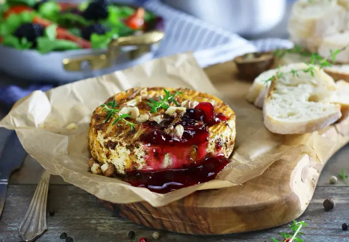 Idealny przepis na camembert na grill – szybkie i pyszne danie na spotkanie