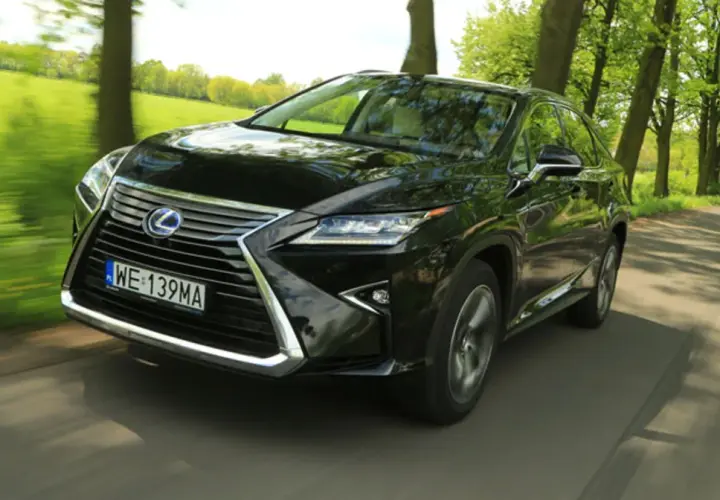 Jaki samochód ma Tusk? Poznaj jego Lexus RX 450h i jego zalety