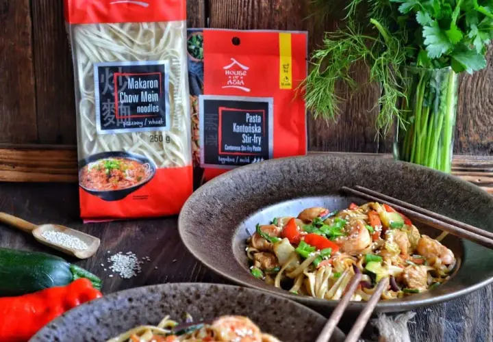 Jakie składniki ma makaron chow mein i dlaczego są ważne?