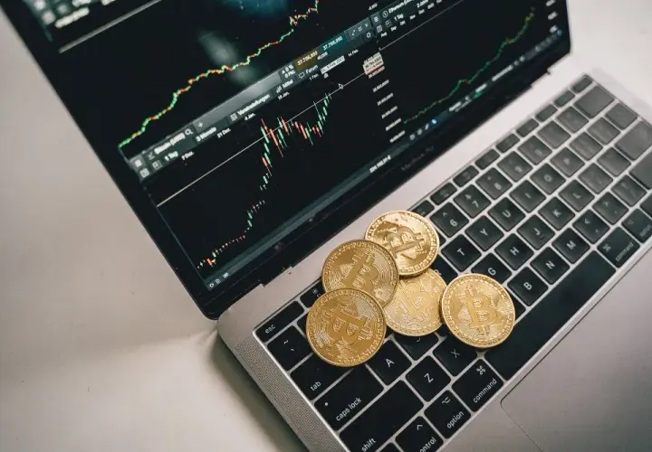 Czym jest liquidity mining? Zrozumienie ryzyk i korzyści