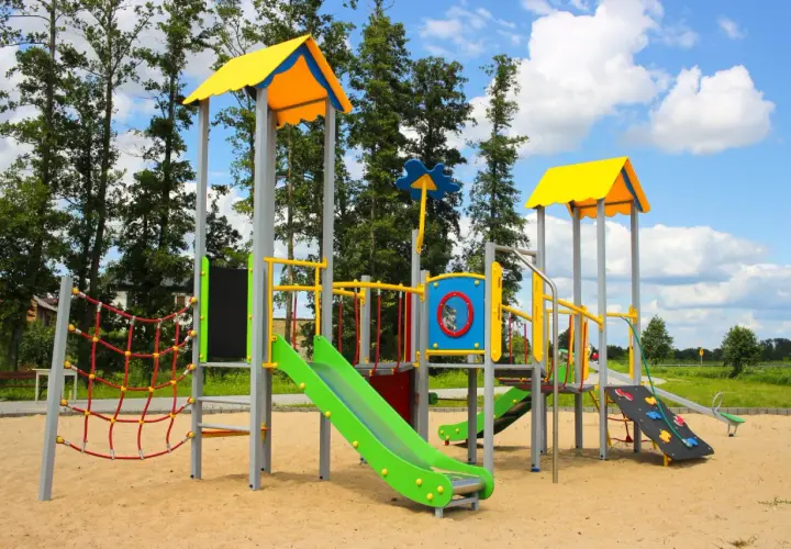 Ile kosztuje plac zabaw dla dzieci? Sprawdź, co wpływa na ceny