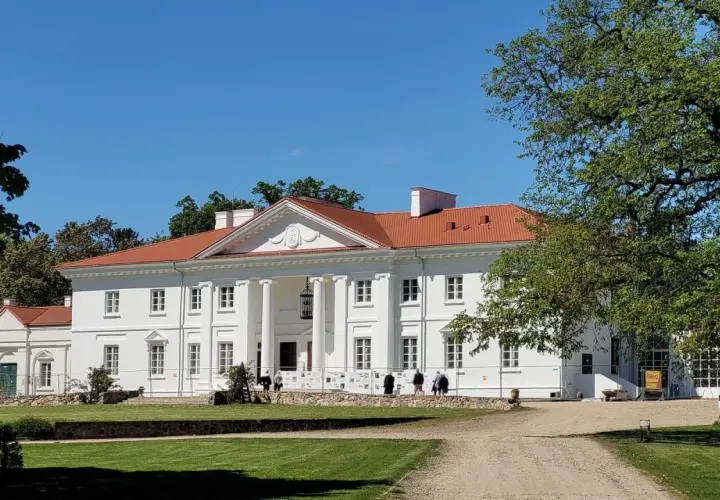 Pałac w Drohiczynie, idealne miejsce na rodzinne wycieczki. Atrakcje dla dzieci czekają!
