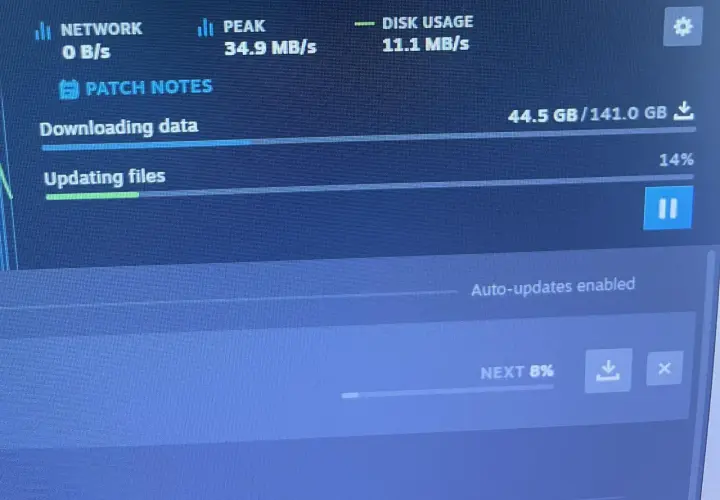 Sieć pobiera dane z prędkością 0 B/s, co może być powodem, dlaczego Steam wolno pobiera. Dysk jest obciążony w 11.1 MB/s.