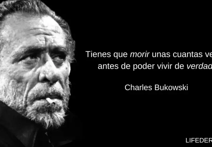 Retrato de Charles Bukowski fumando, con una de sus frases crueles: "Tienes que morir unas cuantas veces antes de poder vivir de verdad.
