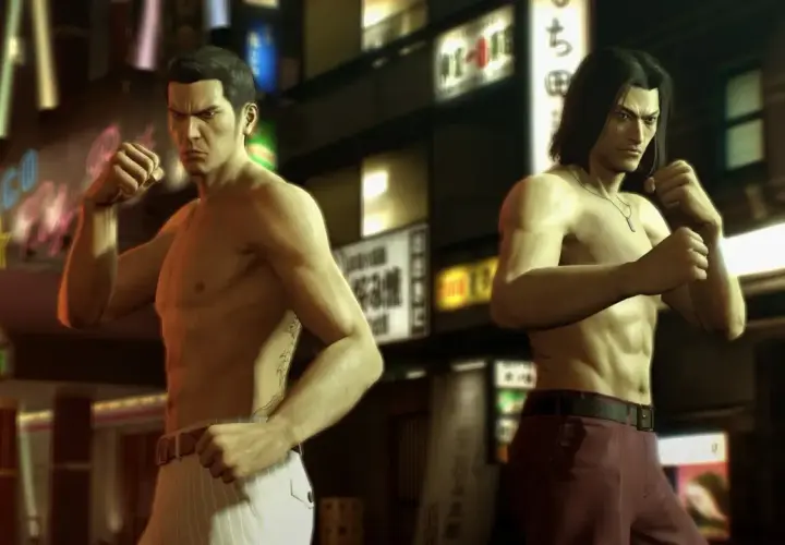 Dwóch mężczyzn w pozycji bojowej, gotowych do walki. Kiryu i Majima, bohaterowie Yakuza 0, czekają na polskie spolszczenie gry.