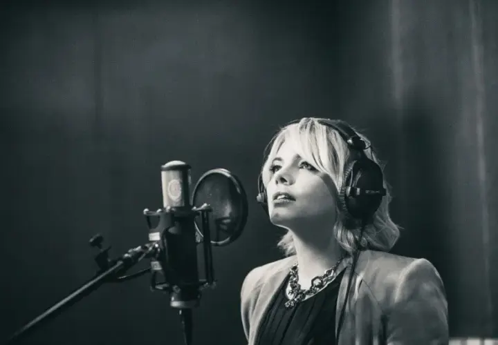 Ania Dąbrowska: 7 utworów, które musisz znać. Lista hitów artystki