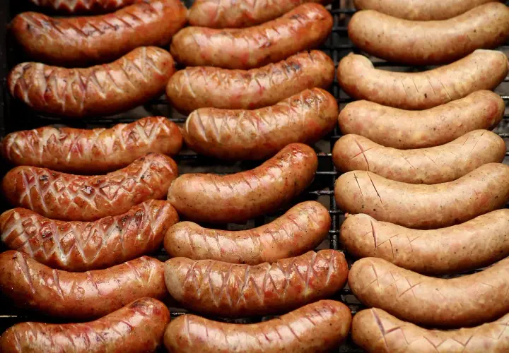 Ile kalorii ma kiełbasa z grilla? Zaskakujące wartości odżywcze