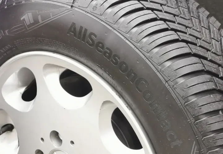 Opona Continental AllSeasonContact do SUV-a, idealna na test opon zimowych.