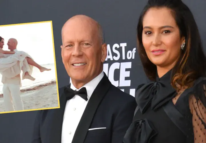 Bruce Willis z żoną na premierze. W tle zdjęcie z plaży, gdzie Bruce Willis niesie swoją ukochaną, jakby byli przyjaciółmi na zawsze.