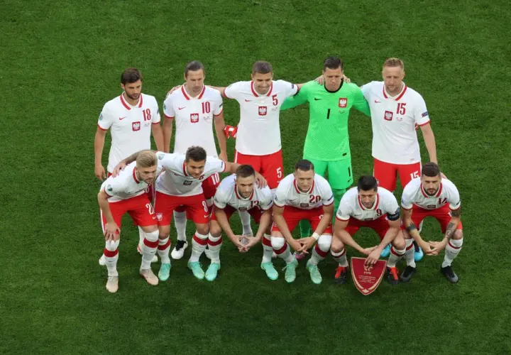 Ile zarabiają piłkarze reprezentacji Polski? Demaskujemy mity!