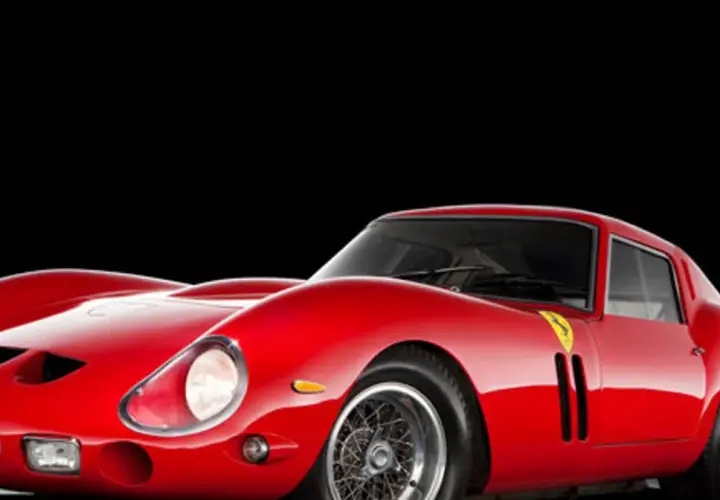Ikoniczny czerwony Ferrari 250 GTO z lat 60. na czarnym tle.