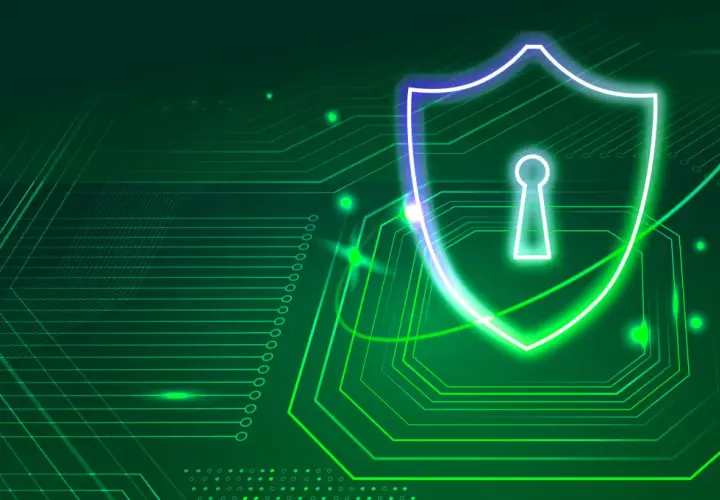 Escudo de seguridad con cerradura, sobre fondo de circuito electrónico verde. Representa la protección y el no repudio significado en la seguridad digital.