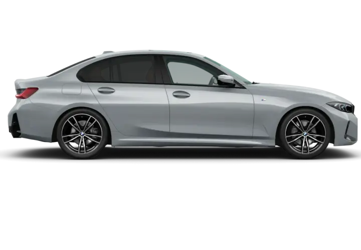 Profilo laterale di una BMW Serie 3 2026 grigio metallizzato, con cerchi in lega sportivi e finestrini oscurati.
