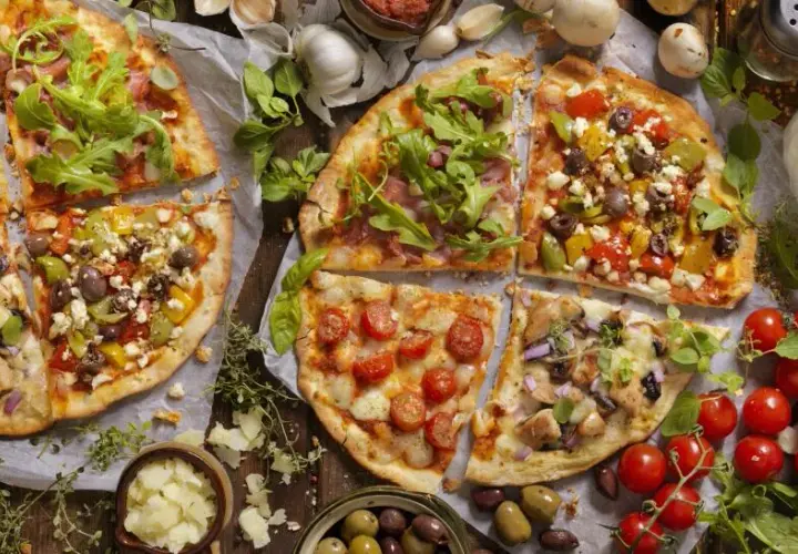 Dodatki do pizzy: Klasyki i zaskakujące połączenia na Twój stół