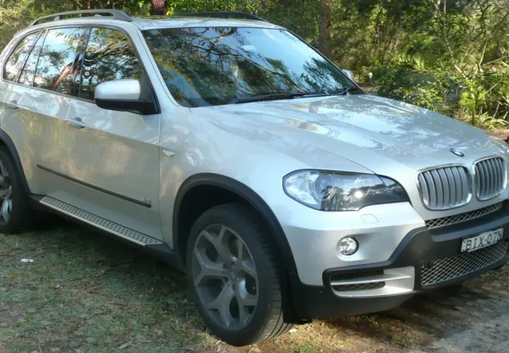 Pojemność baku BMW X5 E70 - co musisz wiedzieć o paliwie?