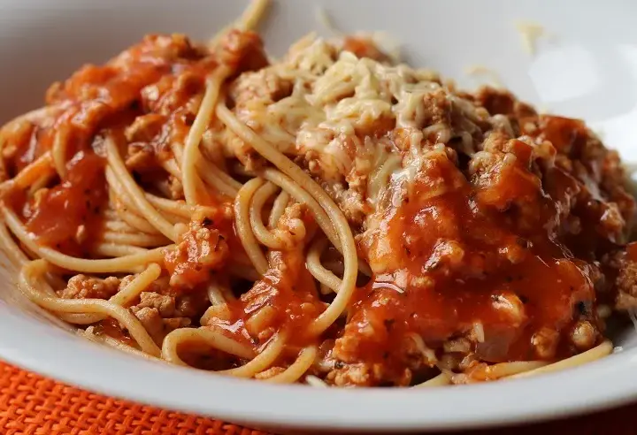 Pyszne spaghetti z mięsem mielonym - szybki przepis na obiad