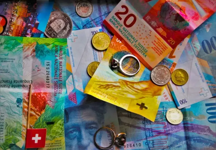 Czy warto spłacić kredyt we frankach? Uniknij dużych strat finansowych