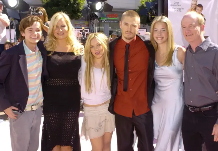 Obsada filmu "Historia Kopciuszka" na premierze: Hilary Duff, Jennifer Coolidge, Chad Michael Murray, Haley Duff i inni.