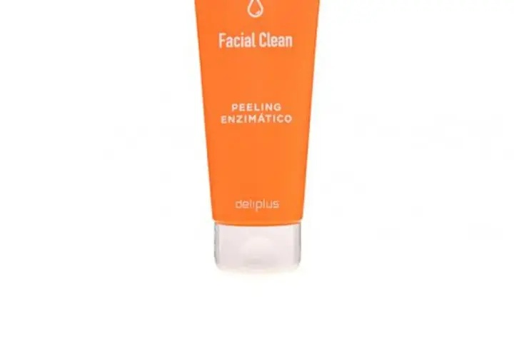 Tubo naranja de limpiador facial "Facial Clean" con "Peeling Enzimático" de Deliplus, un limpiador enzimático Mercadona para una piel radiante.