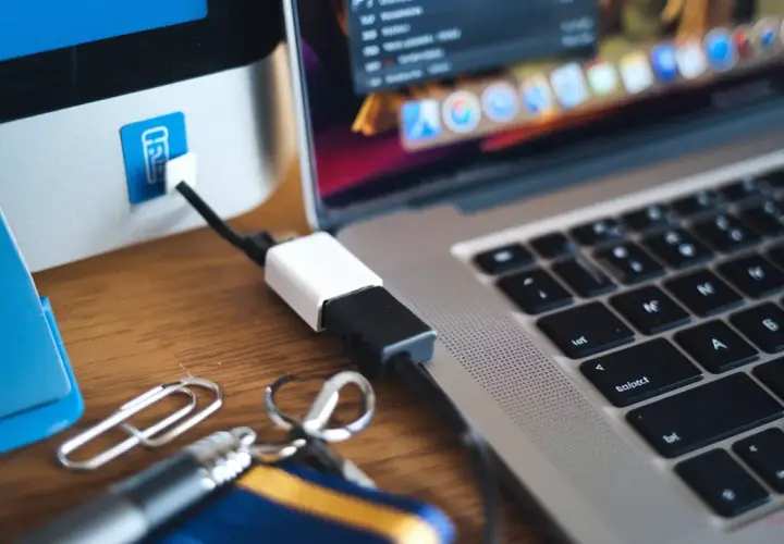 Kopiowanie z pendrive na komputer: Poradnik Windows/Mac + Rozwiąż błędy.