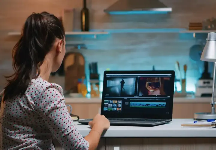 Na czym oglądać filmy w internecie? Oto najlepsze platformy i porady