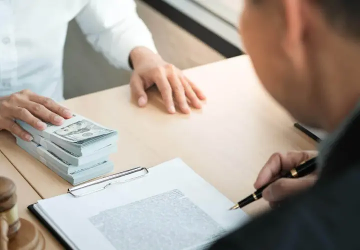 Depozyt notarialny: Kto ponosi koszty i jak chroni Twoje pieniądze?