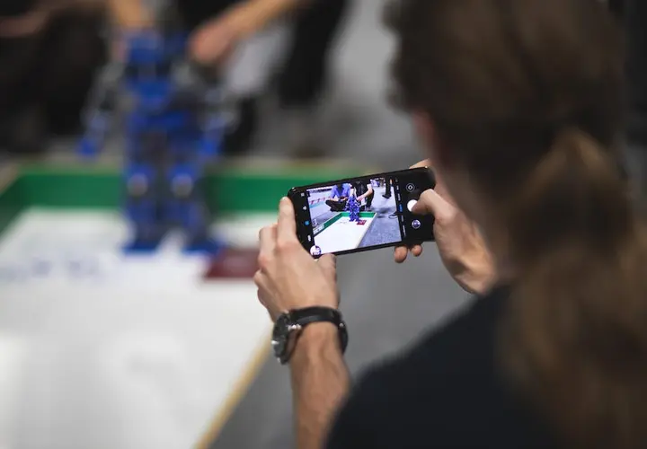 Dziennikarstwo Mobilne: Jak Smartfony Zmieniły Zasady Gry