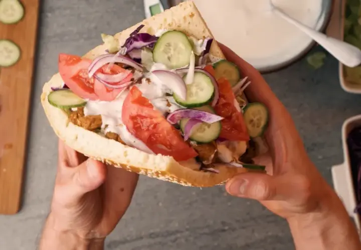 Ile kalorii ma kebab w bułce? Zaskakujące różnice w kaloryczności