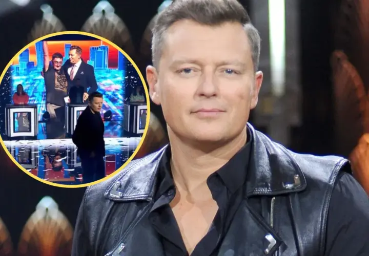 Mężczyzna w czarnej ramonesce i w okręgu uczestnicy programu "Jaka to melodia".