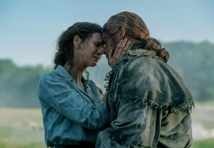 Emocjonalne zbliżenie Claire i Jamiego, gdy nowy sezon Outlander przynosi wzruszające chwile.