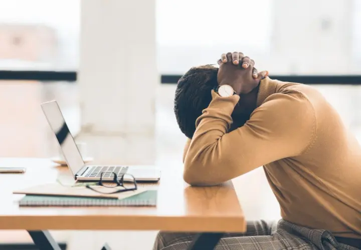 Syndrom burnout objawy: Jak rozpoznać wypalenie zawodowe?
